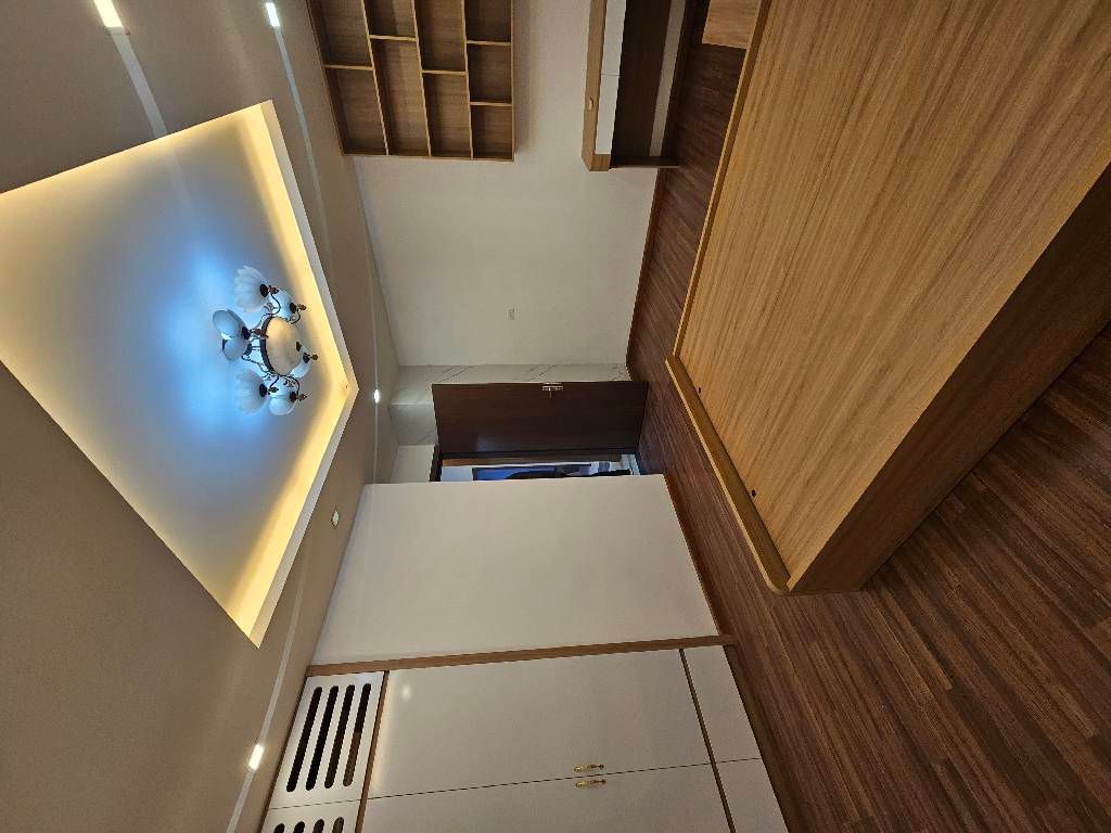 Bán nhà Huỳnh Thúc Kháng - diện tích 95m2 4 tầng - Căn hộ 3 phòng ngủ, ban công hướng Nam - giá 8,75 tỷ