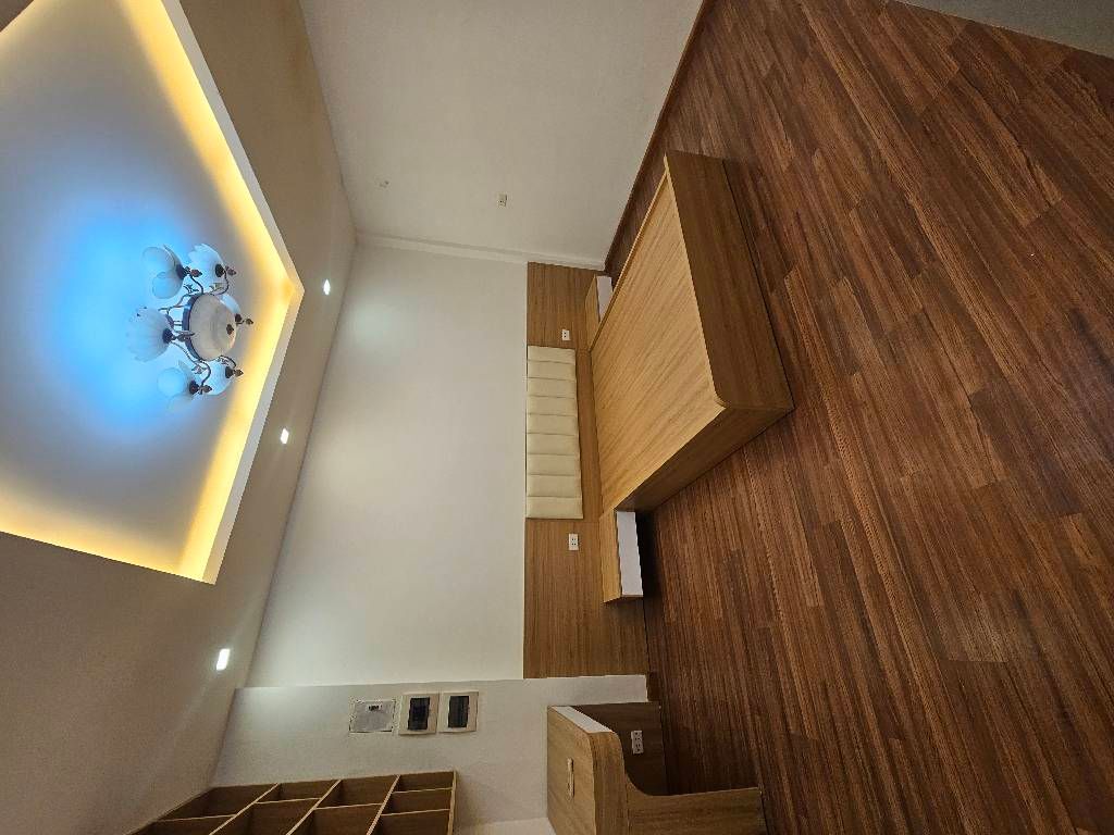 Bán nhà Huỳnh Thúc Kháng - diện tích 95m2 4 tầng - Căn hộ 3 phòng ngủ, ban công hướng Nam - giá 8,75 tỷ