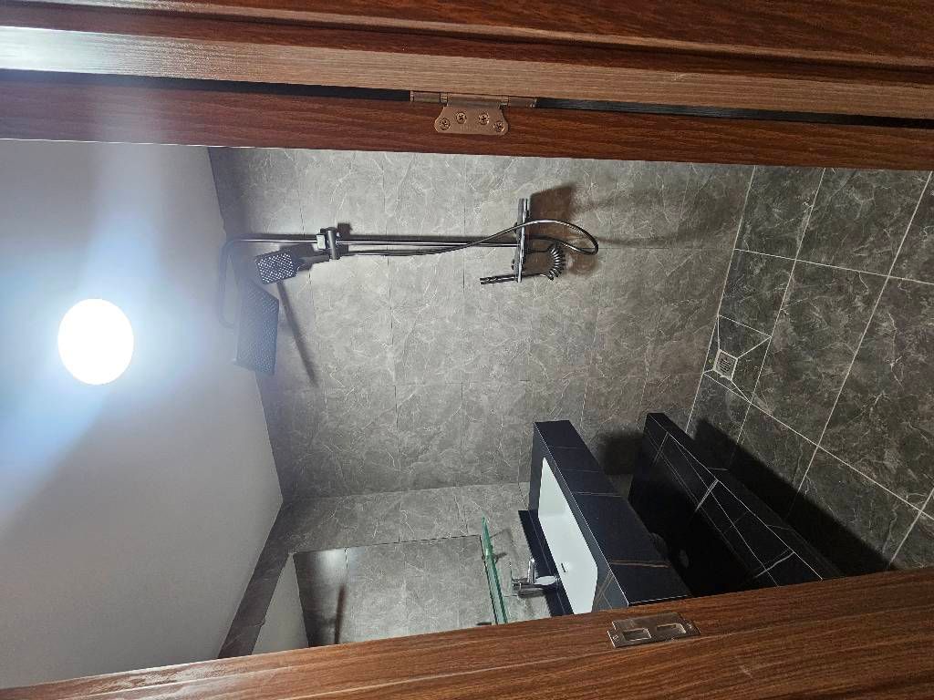 Bán nhà Huỳnh Thúc Kháng - diện tích 95m2 4 tầng - Căn hộ 3 phòng ngủ, ban công hướng Nam - giá 8,75 tỷ