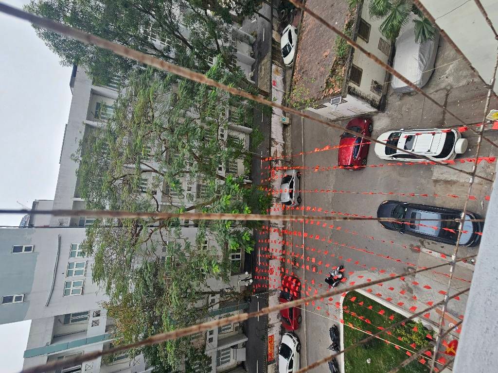 Bán nhà Huỳnh Thúc Kháng - diện tích 95m2 4 tầng - Căn hộ 3 phòng ngủ, ban công hướng Nam - giá 8,75 tỷ