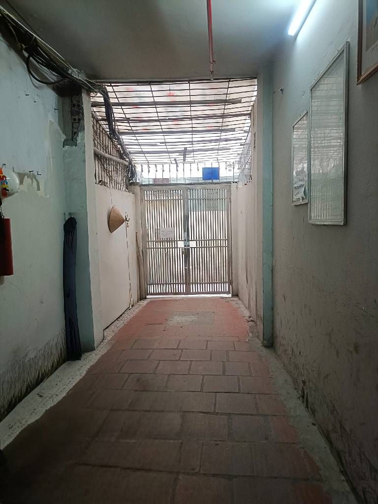 Bán nhà Giải phóng - diện tích 120m2 2 tầng - Mặt ngõ thông - giá 3,4 tỷ