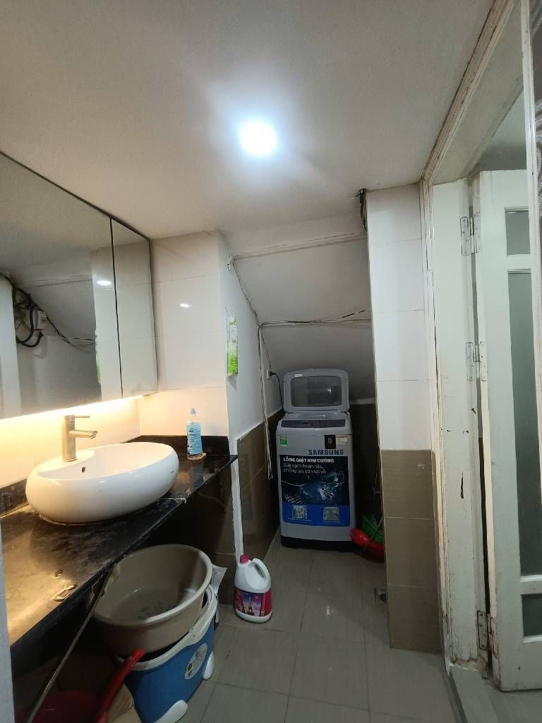 Bán nhà Giải phóng - diện tích 120m2 2 tầng - Mặt ngõ thông - giá 3,4 tỷ