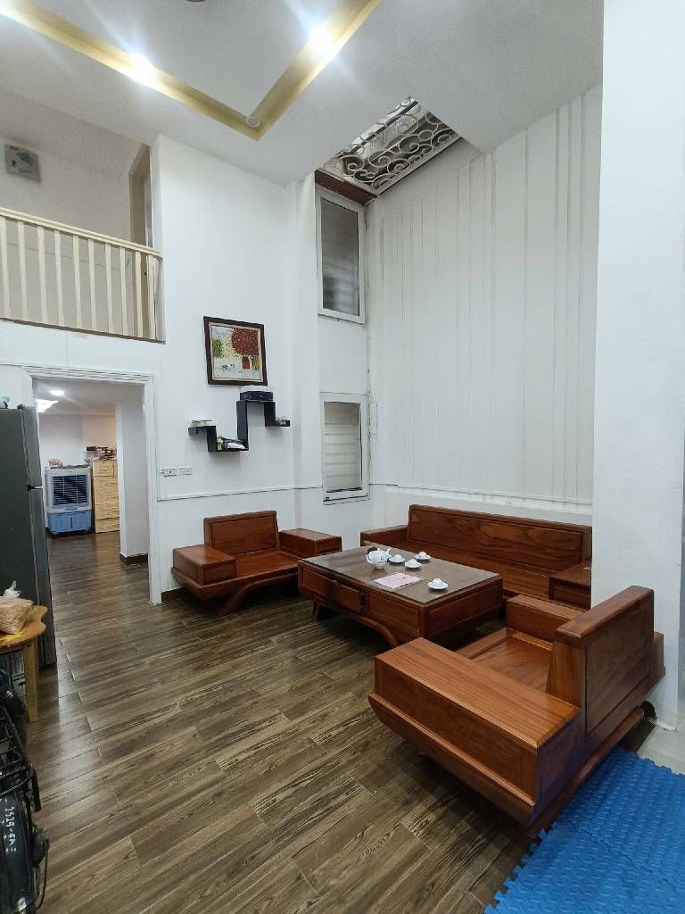 Bán nhà Giải phóng - diện tích 120m2 2 tầng - Mặt ngõ thông - giá 3,4 tỷ