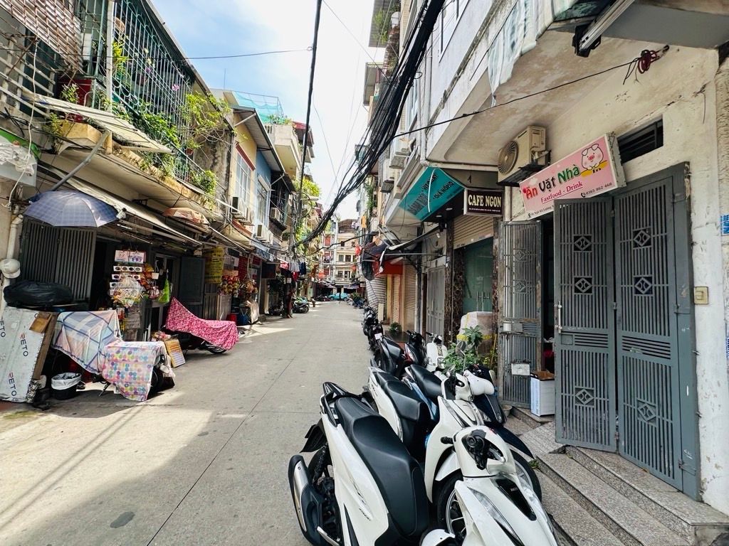 Bán nhà Lương Yên - diện tích 36m2 3 tầng - Nhà cũ 3 tầng thiết kế lệch tầng công năng 03 ngủ - giá 14,5 tỷ