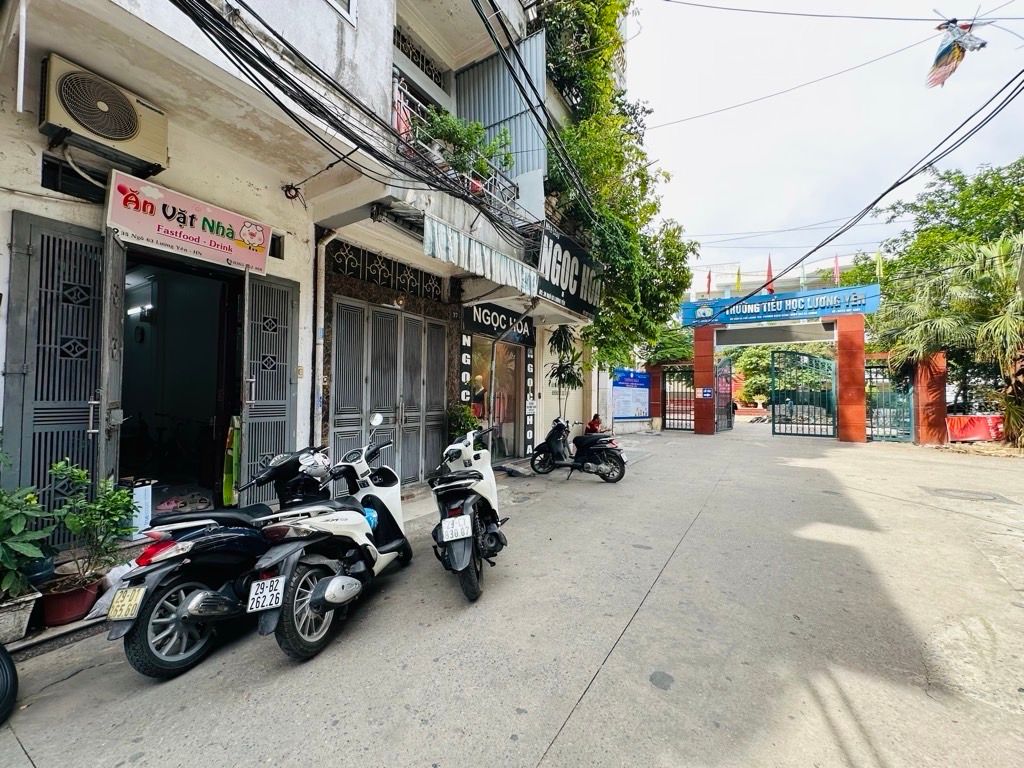 Bán nhà Lương Yên - diện tích 36m2 3 tầng - Nhà cũ 3 tầng thiết kế lệch tầng công năng 03 ngủ - giá 14,5 tỷ