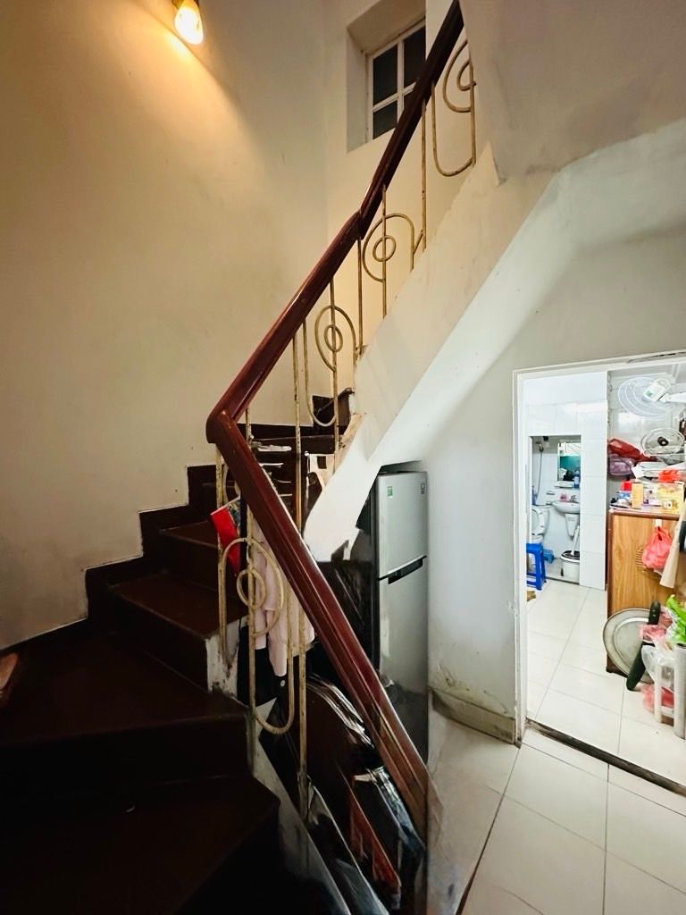 Bán nhà Lương Yên - diện tích 36m2 3 tầng - Nhà cũ 3 tầng thiết kế lệch tầng công năng 03 ngủ - giá 14,5 tỷ