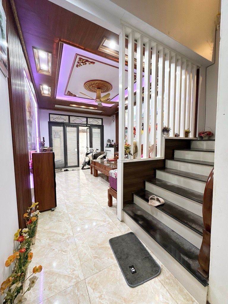 Bán nhà Tân Mai - diện tích 60m2 3 tầng - CỰC HIẾM - giá 13,5 tỷ