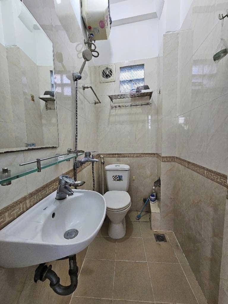 Bán nhà Trương Định - diện tích 28.5m2 5 tầng - Gần 3 trường đại học - giá 7,3 tỷ