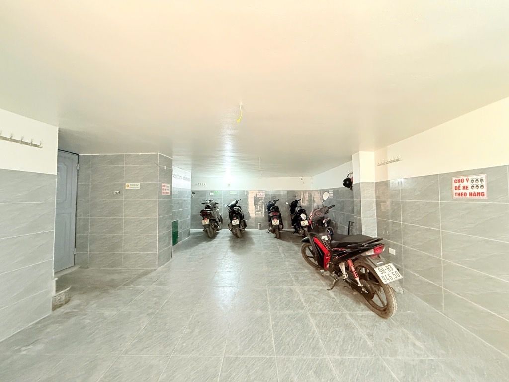 Bán nhà Nguyễn Khoái - diện tích 48.3m2 5 tầng - Ô TÔ TRÁNH, KINH DOANH - giá 12 tỷ