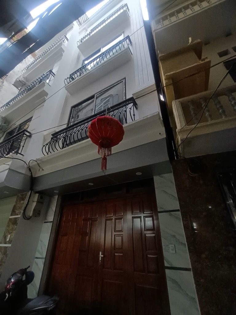 Bán nhà Đê La Thành - diện tích 39m2 5 tầng - thang máy, ngõ thông - giá 12,2 tỷ