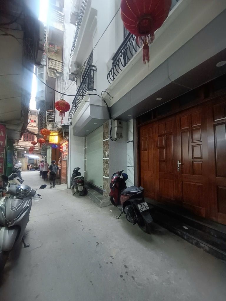 Bán nhà Đê La Thành - diện tích 39m2 5 tầng - thang máy, ngõ thông - giá 12,2 tỷ