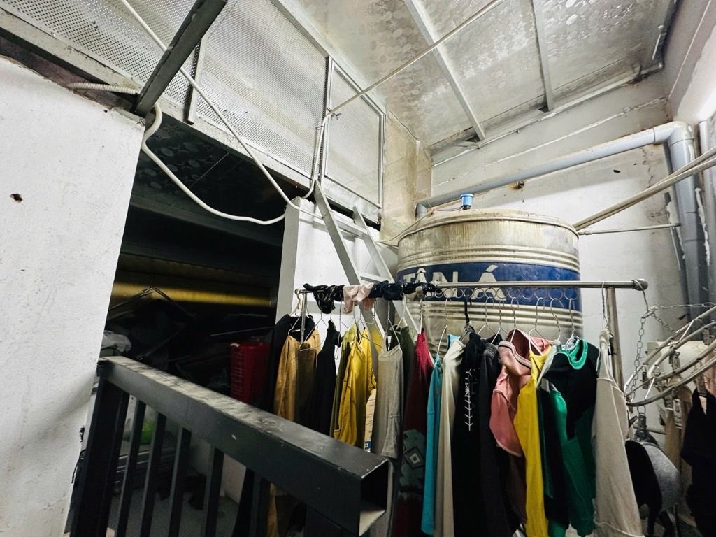 Bán nhà Quốc Tử Giám - diện tích 30m2 3 tầng - MẶT PHỐ VỈA HÈ ĐÁ BÓNG - giá 18 tỷ