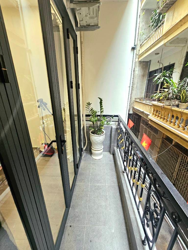 Bán nhà Hoàng Văn Thái - diện tích 40.2m2 4 tầng - Ô TÔ 7 CHỖ VÀO NHÀ - giá 14,8 tỷ