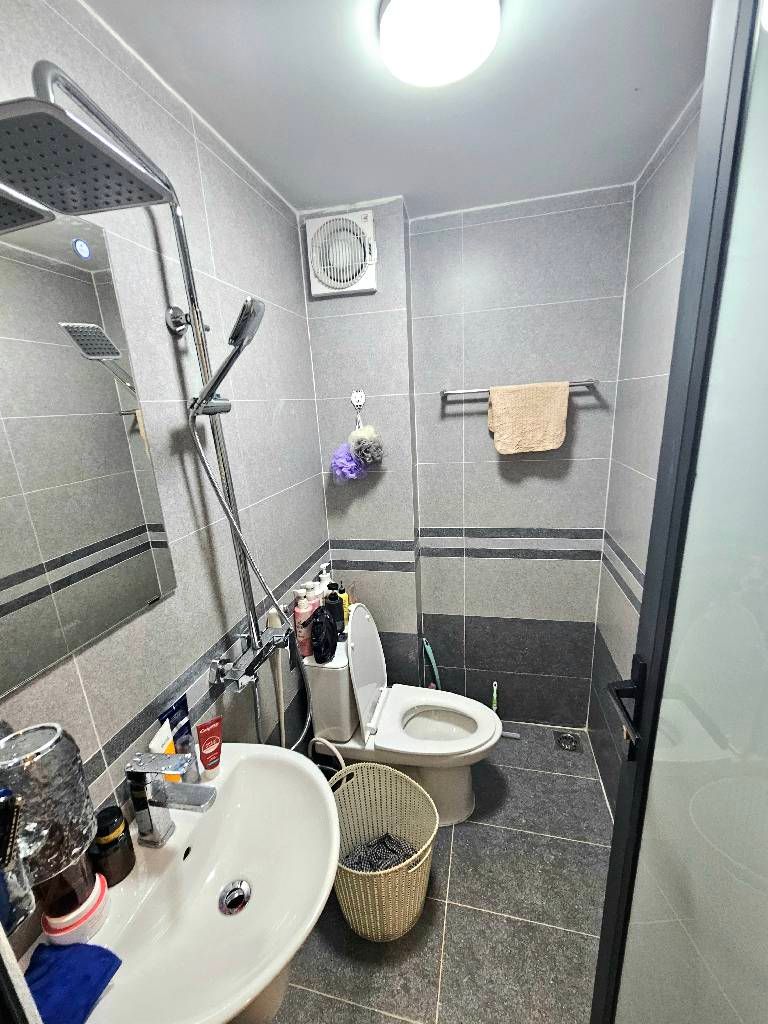 Bán nhà Hoàng Văn Thái - diện tích 40.2m2 4 tầng - Ô TÔ 7 CHỖ VÀO NHÀ - giá 14,8 tỷ