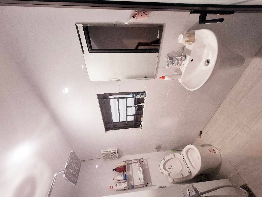 Bán nhà Võ Thị Sáu - diện tích 33m2 3 tầng - Ngõ thông, gần hồ - giá 7,95 tỷ