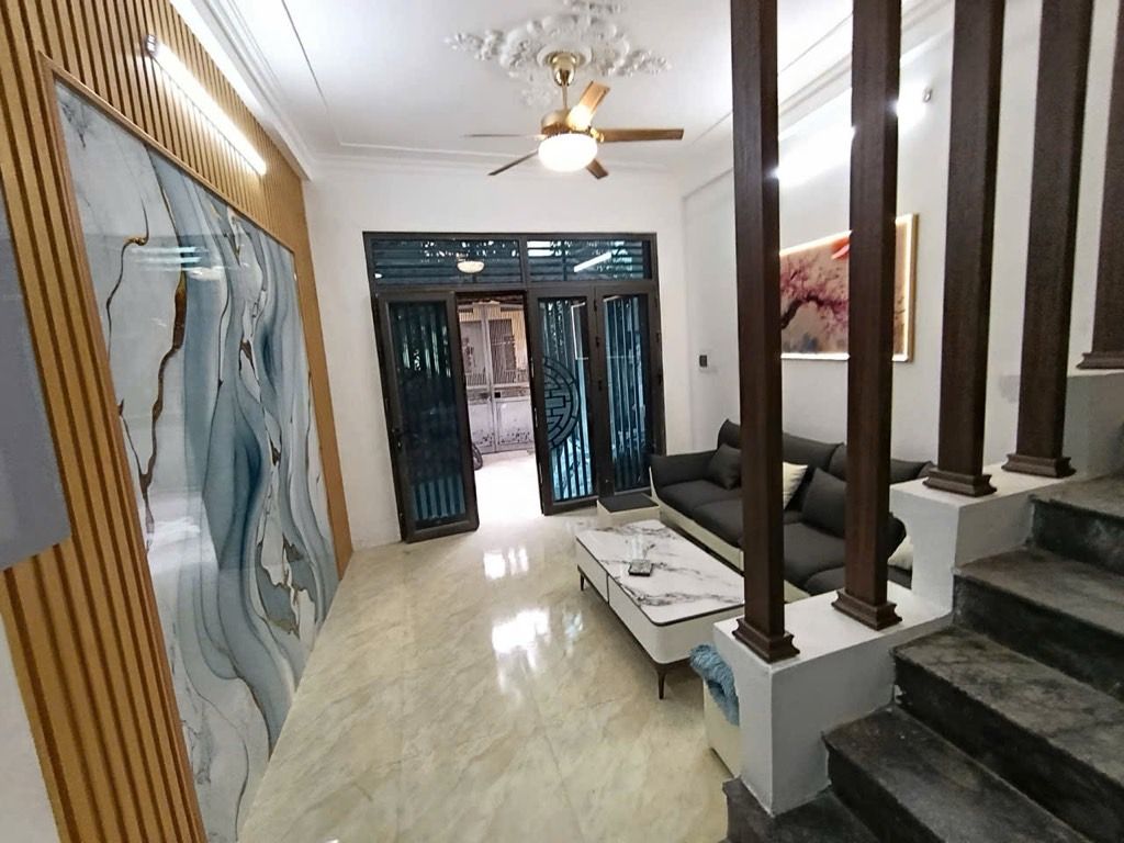 Bán nhà Nguyễn chính - diện tích 23m2 5 tầng - gần ô tô - giá 5,8 tỷ