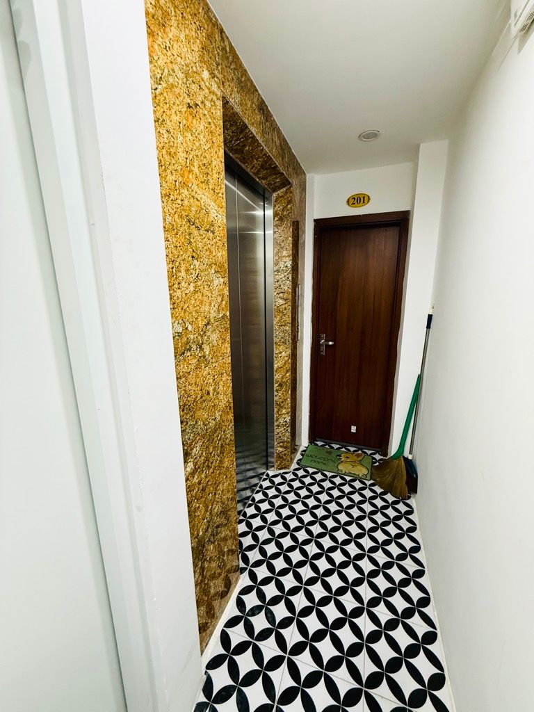 Bán nhà Hoàng Mai - diện tích 62m2 7 tầng - LÔ GÓC 3 THOÁNG - giá 21,5 tỷ