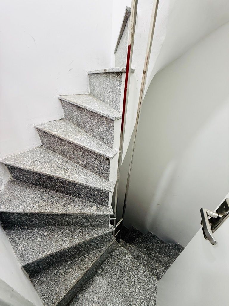 Bán nhà Hoàng Mai - diện tích 62m2 7 tầng - LÔ GÓC 3 THOÁNG - giá 21,5 tỷ