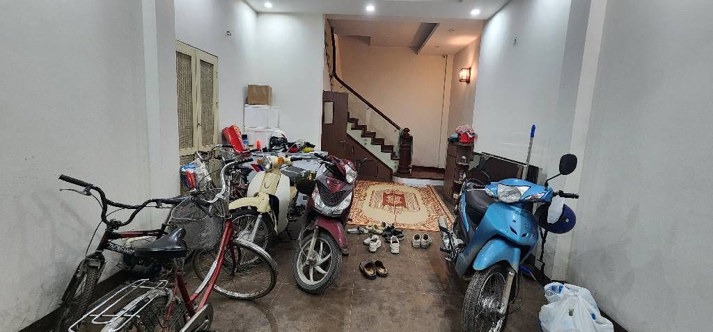 Bán nhà Bùi Xương Trạch - diện tích 32m2 5 tầng - Lô góc, ngõ ô tô tránh - giá 14,4 tỷ