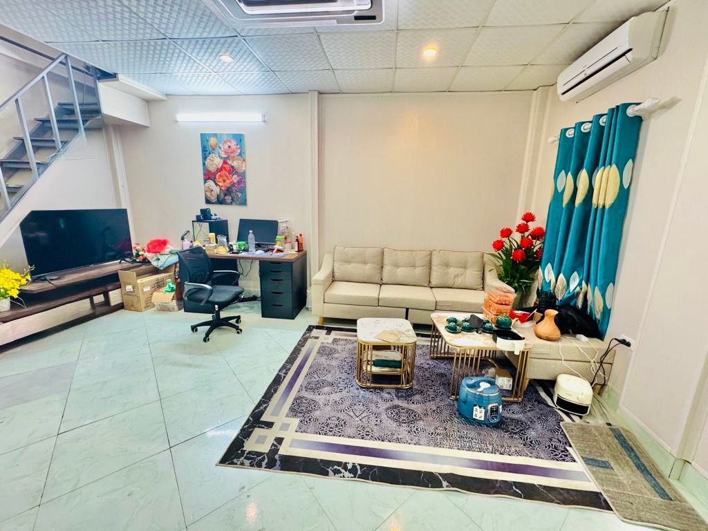 Bán nhà Thuý Lĩnh - diện tích 26m2 2 tầng - ngõ ba gác - giá 2,1 tỷ