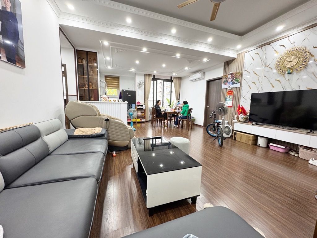 Bán nhà Khuất Duy Tiến - diện tích 113m2 12 tầng - Căn hộ cao cấp - giá 10,4 tỷ