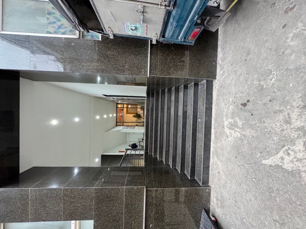 Bán nhà Khuất Duy Tiến - diện tích 113m2 12 tầng - Căn hộ cao cấp - giá 10,4 tỷ