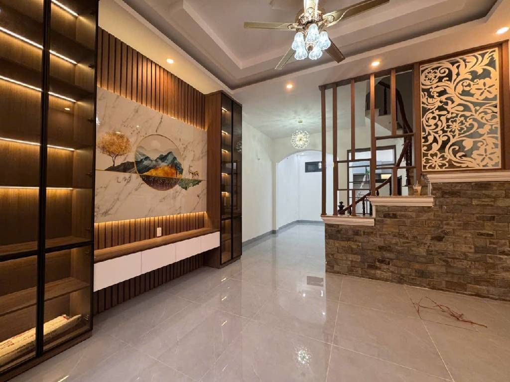 Bán nhà Trương Định - diện tích 57m2 5 tầng - Ô TÔ 7 CHỖ VÀO NHÀ - giá 15,8 tỷ