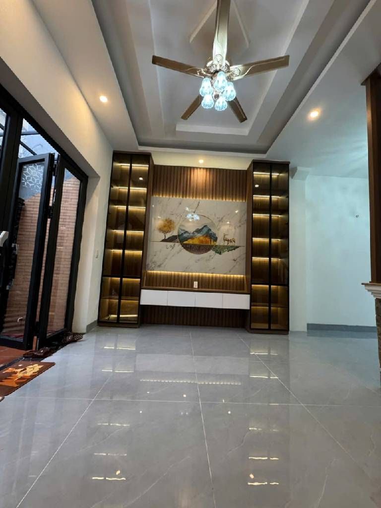 Bán nhà Trương Định - diện tích 57m2 5 tầng - Ô TÔ 7 CHỖ VÀO NHÀ - giá 15,8 tỷ