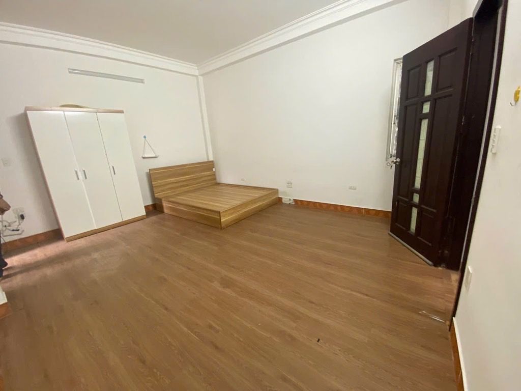 Bán nhà Bằng Liệt - diện tích 31.1m2 5 tầng - Ô tô đỗ cổng - giá 7,2 tỷ