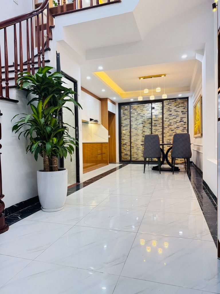 Bán nhà Khương Hạ - diện tích 34.4m2 5 tầng - Ô tô đỗ cổng - giá 9,8 tỷ