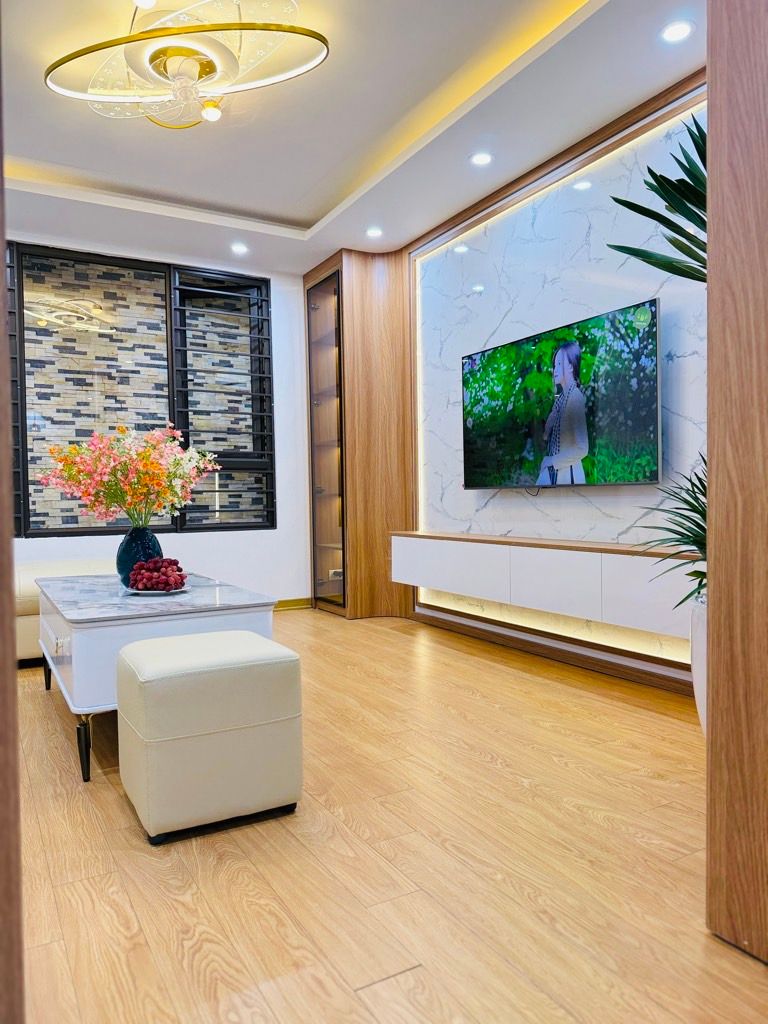 Bán nhà Khương Hạ - diện tích 34.4m2 5 tầng - Ô tô đỗ cổng - giá 9,8 tỷ