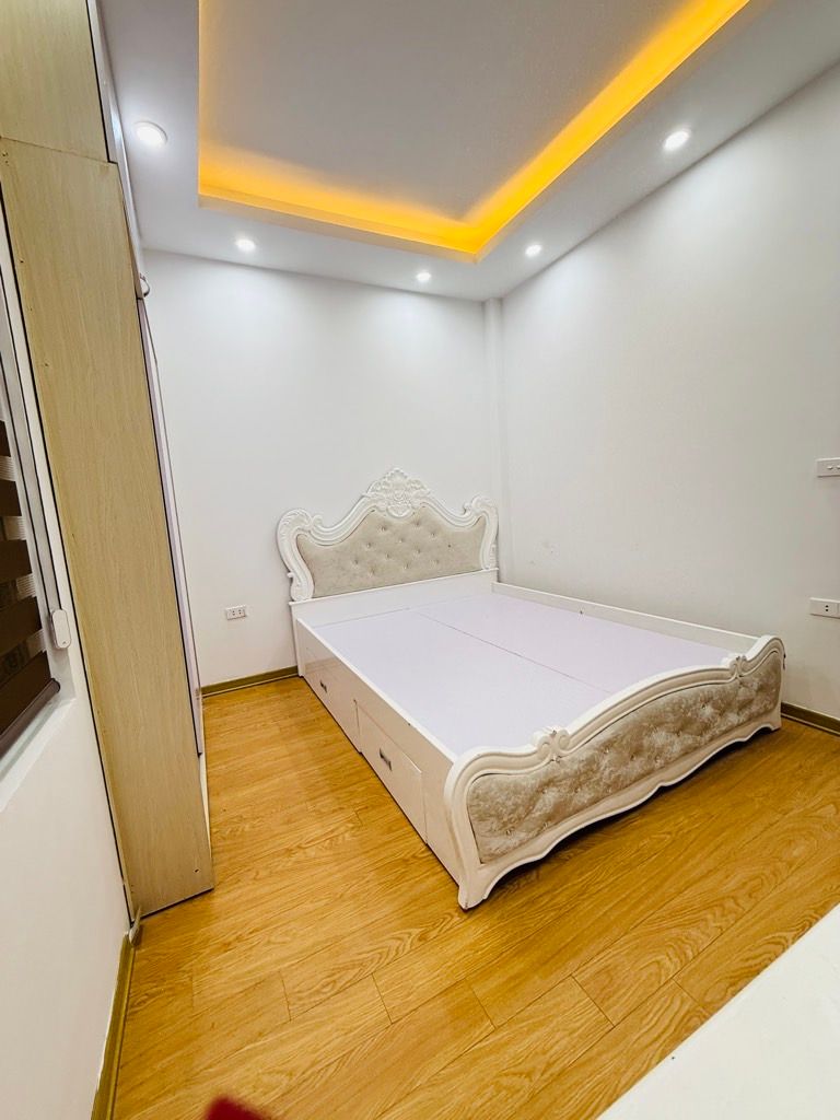 Bán nhà Khương Hạ - diện tích 34.4m2 5 tầng - Ô tô đỗ cổng - giá 9,8 tỷ