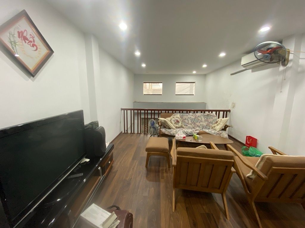 Bán nhà Bằng Liệt - diện tích 36m2 5 tầng - Lô góc, trước nhà thoáng sáng - giá 8,6 tỷ