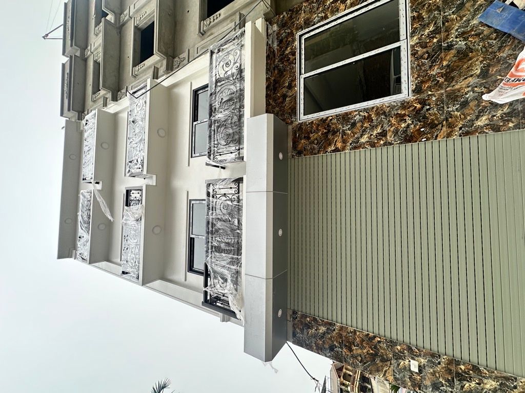 Bán nhà Đông Thiên - diện tích 50m2 5 tầng - Ô TÔ NGỦ TRONG NHÀ - giá 14,8 tỷ