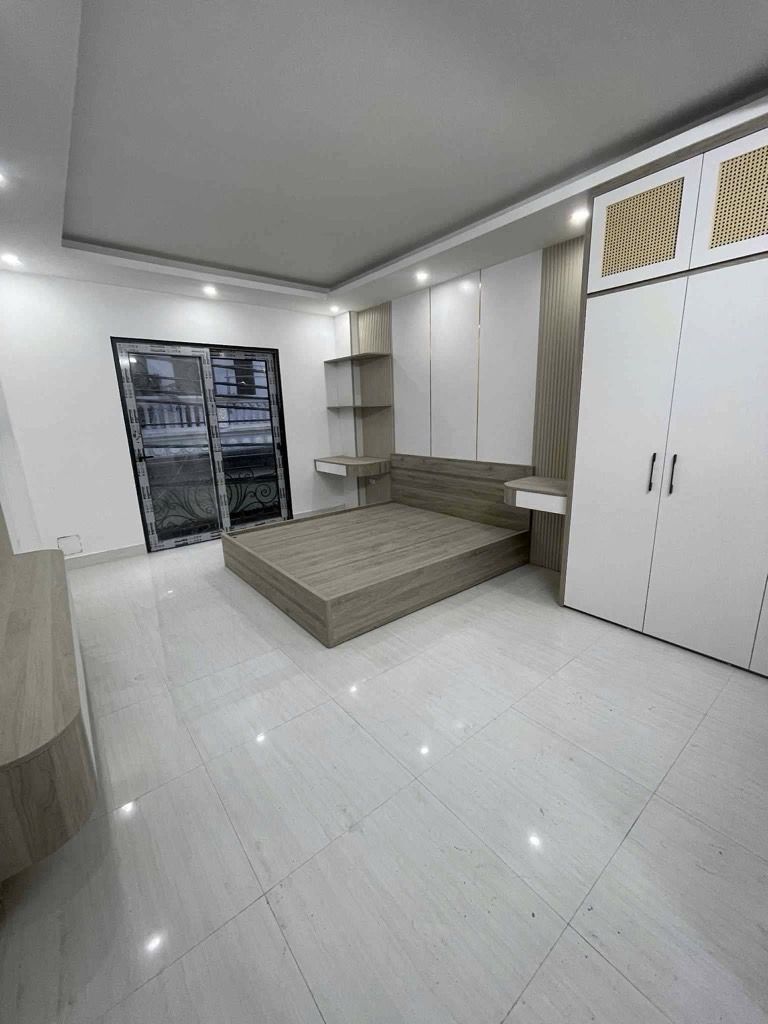 Bán nhà Đông Thiên - diện tích 50m2 5 tầng - Ô TÔ NGỦ TRONG NHÀ - giá 14,8 tỷ