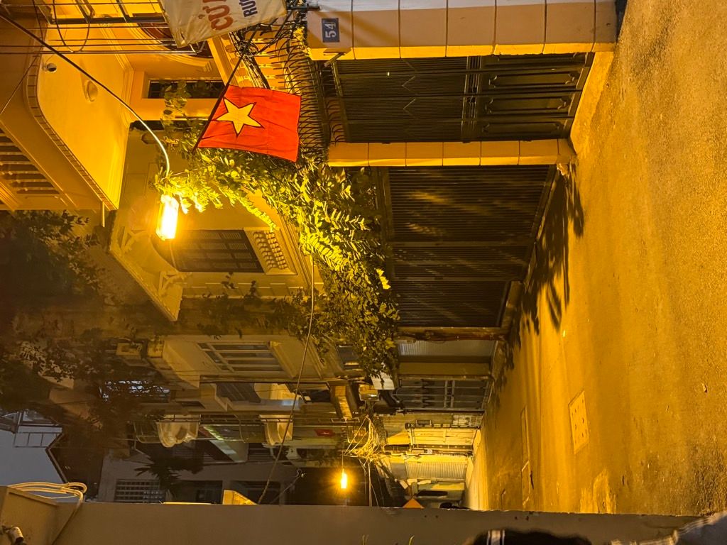 Bán nhà Thịnh Hào - diện tích 70.5m2 3 tầng - vị trí đẹp 20m ra ô tô tránh - giá 11,3 tỷ