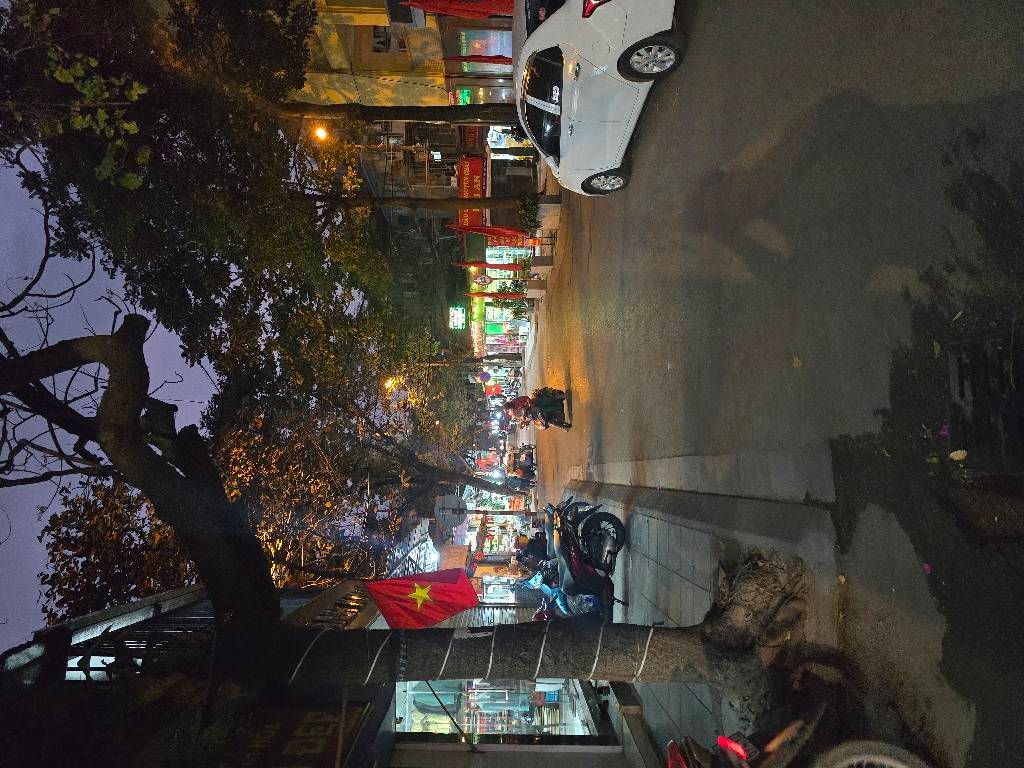 Bán nhà Lương Thế Vinh - diện tích 18m2 2 tầng - Mặt phố kinh doanh - giá 2 tỷ