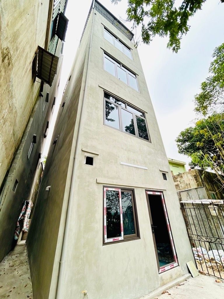 Bán nhà Nguyễn Khoái - diện tích 44.5m2 5 tầng - Nhà mới kính koong, full nội thất - giá 5,8 tỷ