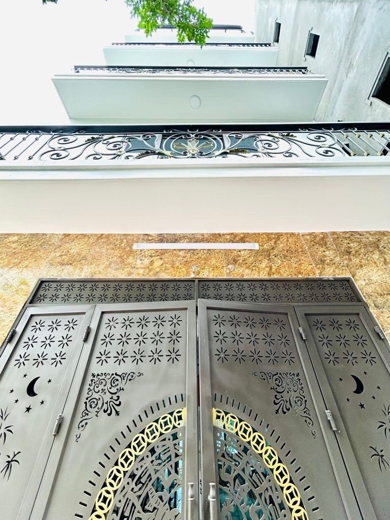 Bán nhà Nguyễn Khoái - diện tích 44.5m2 5 tầng - Nhà mới kính koong, full nội thất - giá 5,8 tỷ