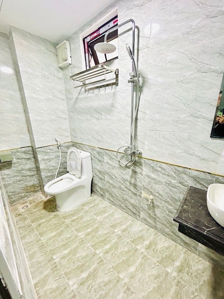 Bán nhà Nguyễn Khoái - diện tích 44.5m2 5 tầng - Nhà mới kính koong, full nội thất - giá 5,8 tỷ