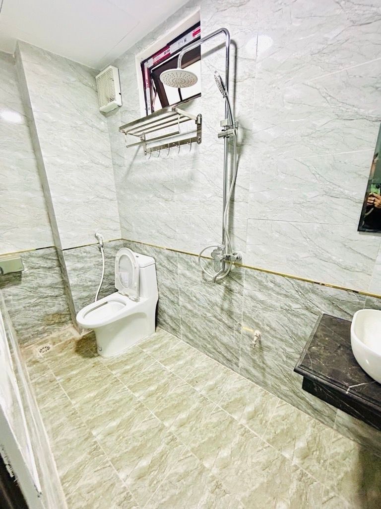 Bán nhà Nguyễn Khoái - diện tích 44.5m2 5 tầng - Nhà mới kính koong, full nội thất - giá 5,8 tỷ