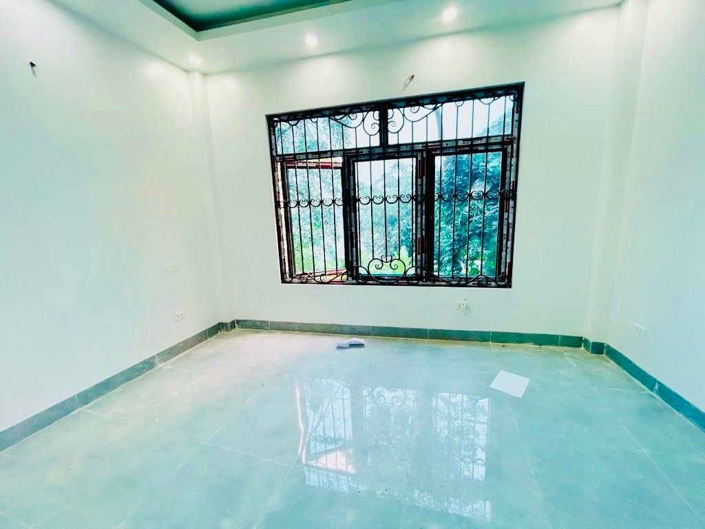 Bán nhà Nguyễn Khoái - diện tích 44.5m2 5 tầng - Nhà mới kính koong, full nội thất - giá 5,8 tỷ