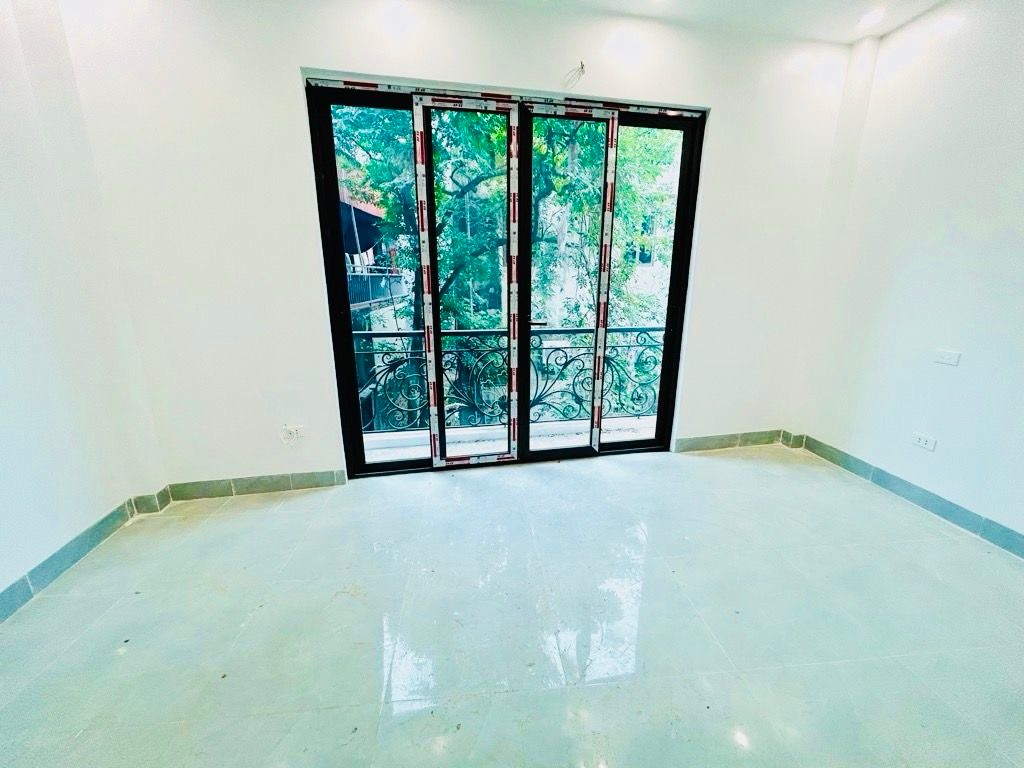 Bán nhà Nguyễn Khoái - diện tích 44.5m2 5 tầng - Nhà mới kính koong, full nội thất - giá 5,8 tỷ