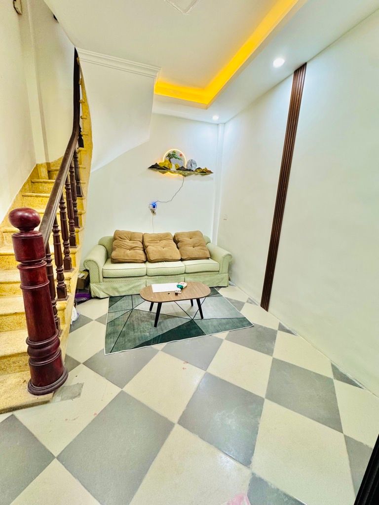 Bán nhà Tân Mai - diện tích 15m2 6 tầng - Mặt ngõ thông ba gác - giá 2,8 tỷ