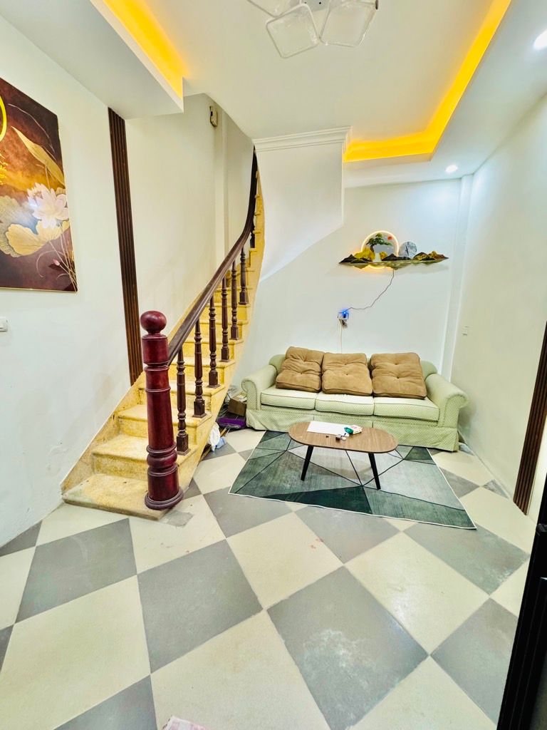 Bán nhà Tân Mai - diện tích 15m2 6 tầng - Mặt ngõ thông ba gác - giá 2,8 tỷ