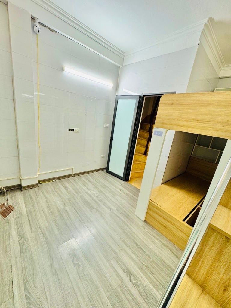 Bán nhà Tân Mai - diện tích 15m2 6 tầng - Mặt ngõ thông ba gác - giá 2,8 tỷ