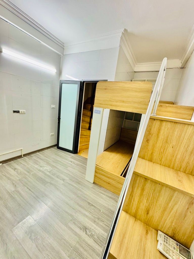 Bán nhà Tân Mai - diện tích 15m2 6 tầng - Mặt ngõ thông ba gác - giá 2,8 tỷ