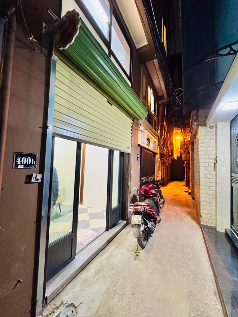 Bán nhà Tân Mai - diện tích 15m2 6 tầng - Mặt ngõ thông ba gác - giá 2,8 tỷ