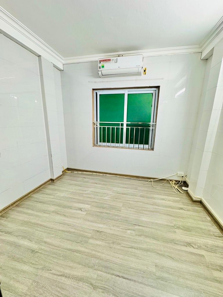 Bán nhà Tân Mai - diện tích 15m2 6 tầng - Mặt ngõ thông ba gác - giá 2,8 tỷ