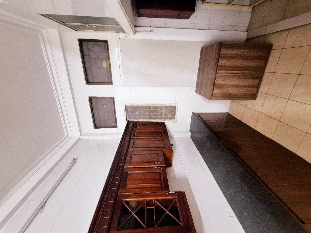 Bán nhà Hào nam - diện tích 29,5m2 5 tầng - 2 mặt ngõ thoáng - giá 9,4 tỷ